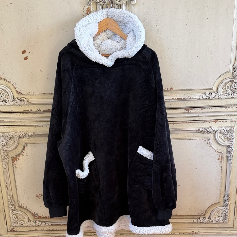 Plush Black Teddy Jacket with Cream Sherpa Trim